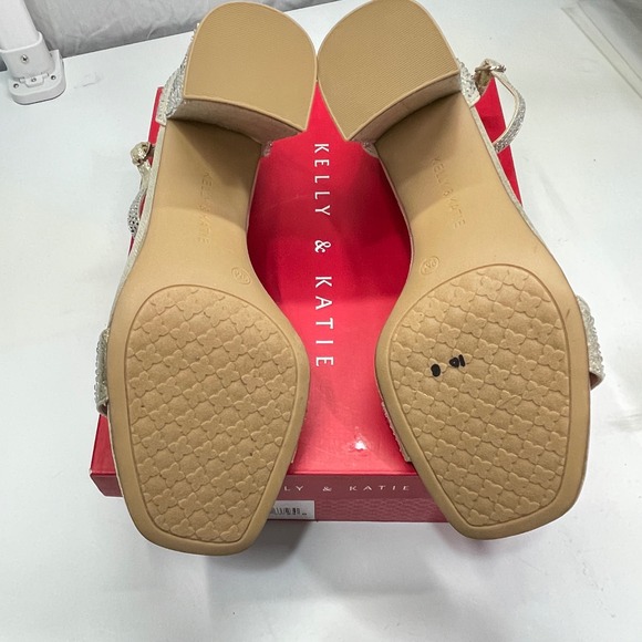 NWT Kelly & Katie Womens Caital Sandal -X Shimmer Gold Block Heel 9M KK-CAITAL-X - Picture 10 of 14